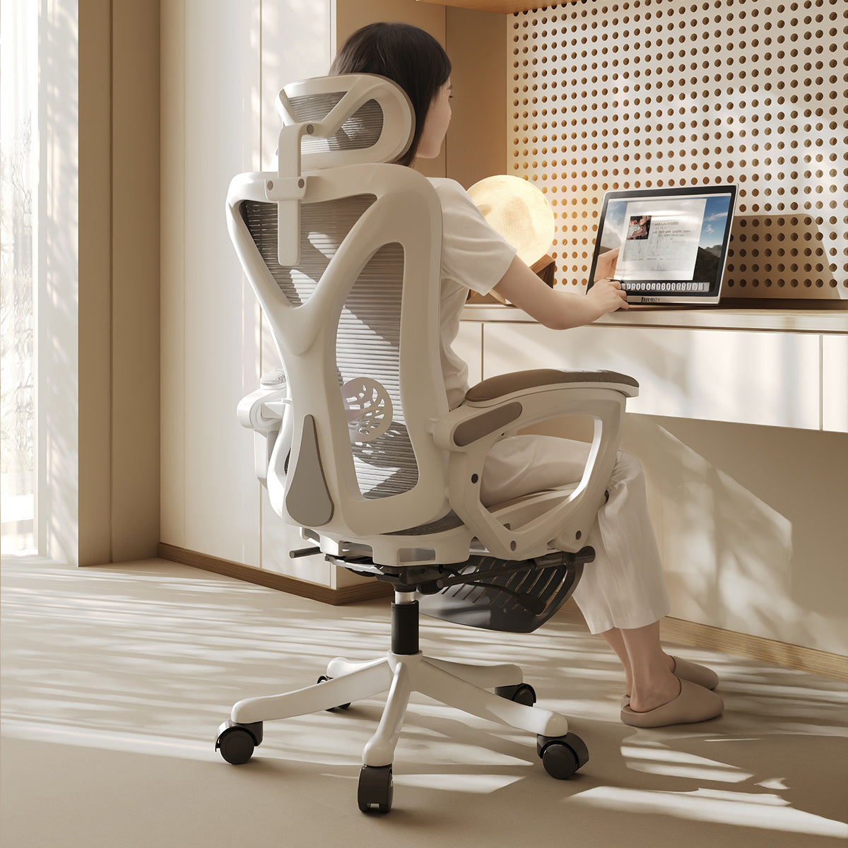 Ergonomic Office Chair with Adjustable Headrest 3D Lumbar Support and Breathable Mesh Back for Home Office or Study Room