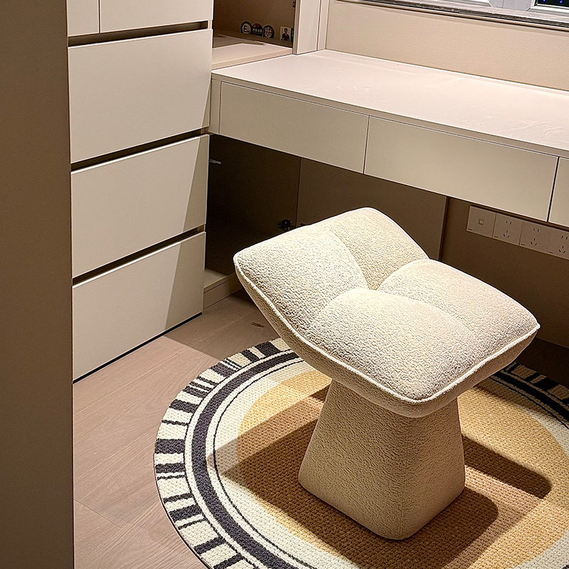 Modern Cream Boucle Accent Chair with Curved Cushion Seat and Sculptural Base for Vanity Corner Bedroom or Compact Lounge Space